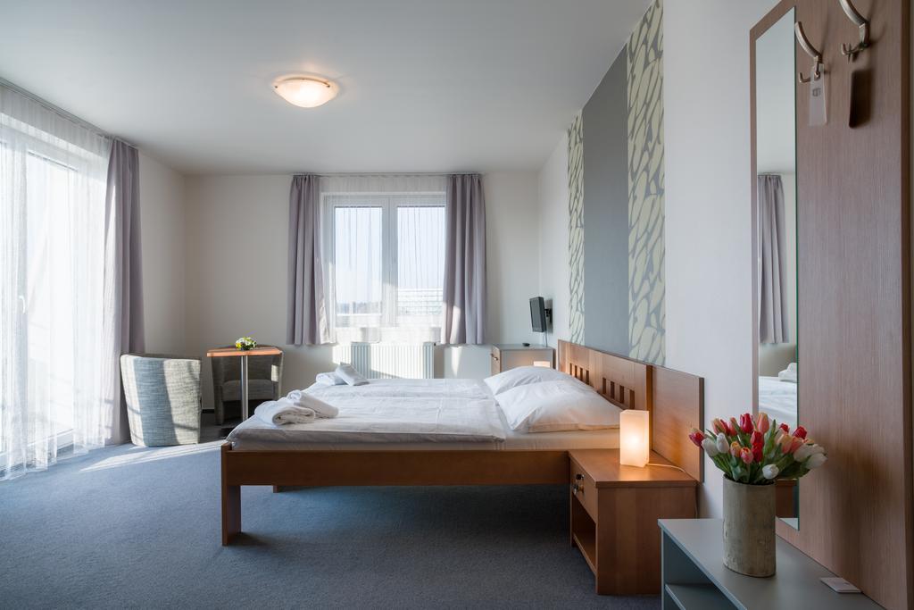 Garni Hotel Тршебонь Экстерьер фото